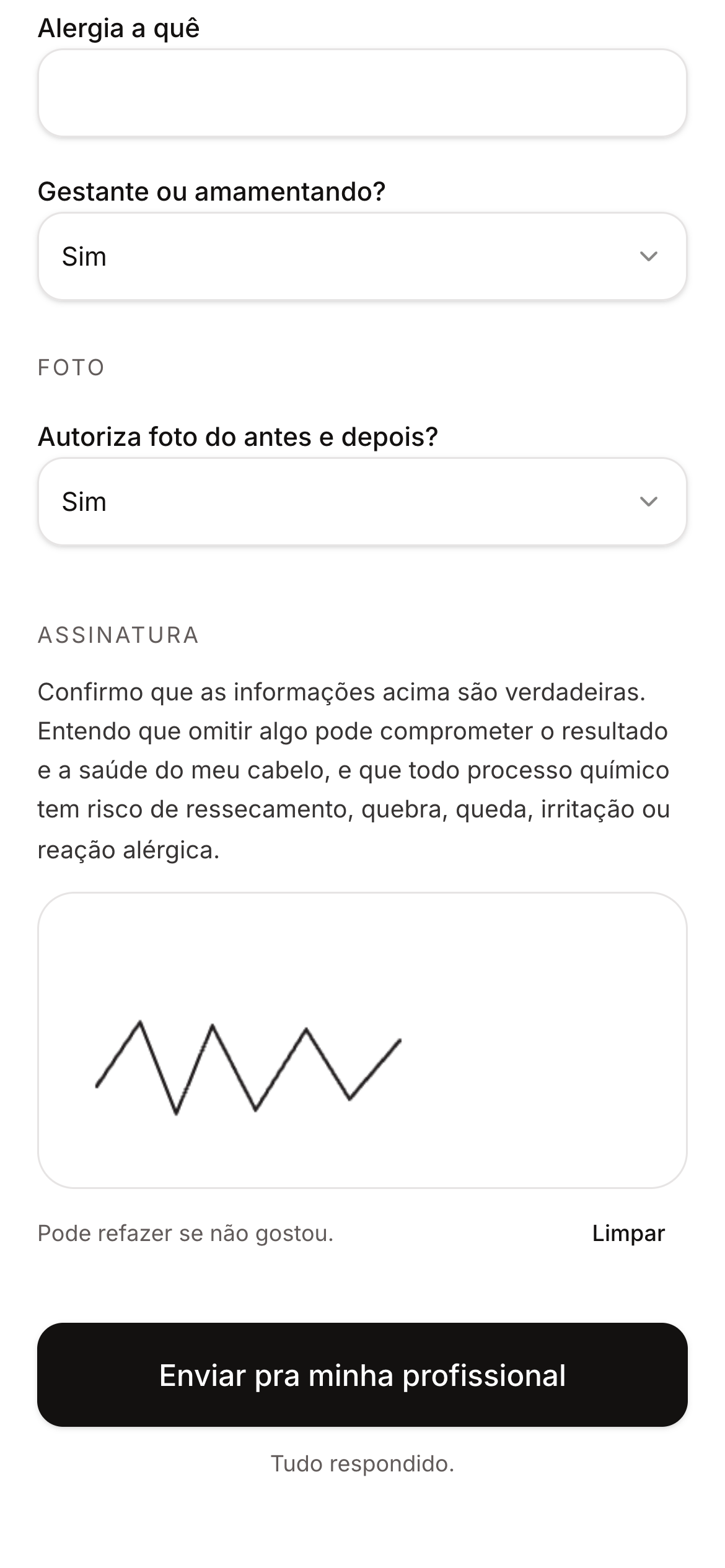 A cliente respondendo e assinando no celular dela