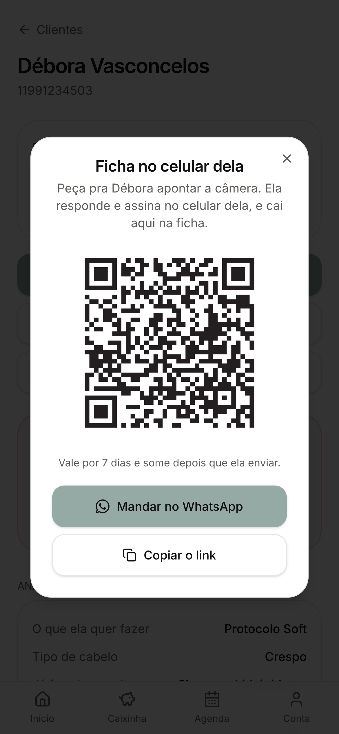 Código QR da ficha na tela da profissional